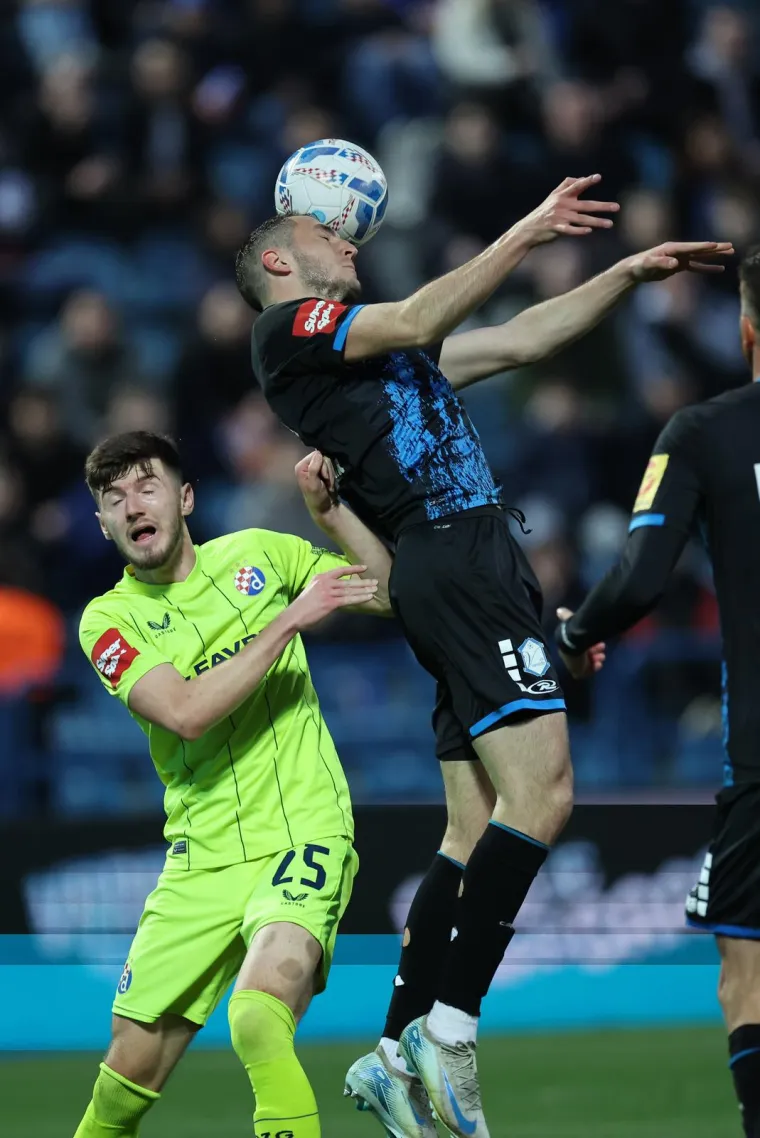 Prekid na utakmici Dinama i Varaždina ostavio sve u čudu, a misteriozne navijačice plijenile pažnju