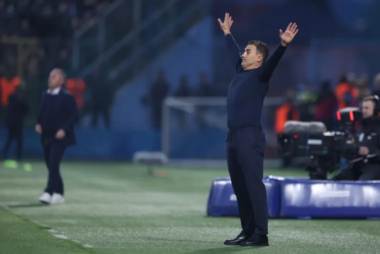 Prekid na utakmici Dinama i Varaždina ostavio sve u čudu, a misteriozne navijačice plijenile pažnju