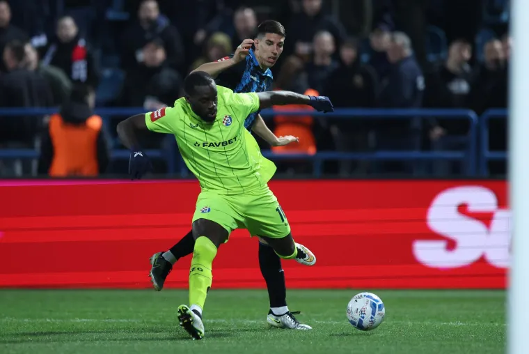 Prekid na utakmici Dinama i Varaždina ostavio sve u čudu, a misteriozne navijačice plijenile pažnju