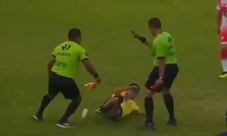 Poput Mirka: Sudac s crvenim kartonom u ruci impresivnim high-kickom nokautirao trenera