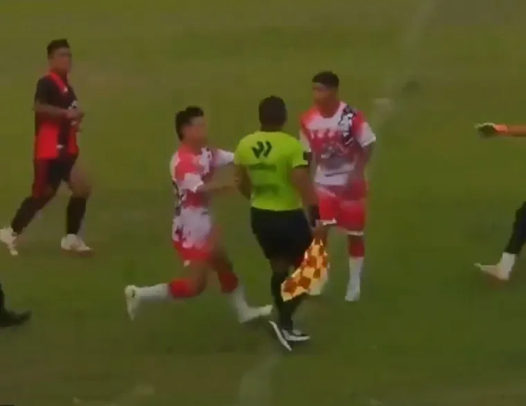 Poput Mirka: Sudac s crvenim kartonom u ruci impresivnim high-kickom nokautirao trenera