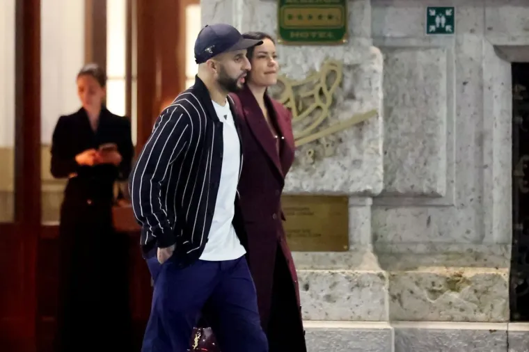 Kyle Walker i misteriozna brineta o kojoj svi pričaju. Davao joj je malo preveliku pažnju. 