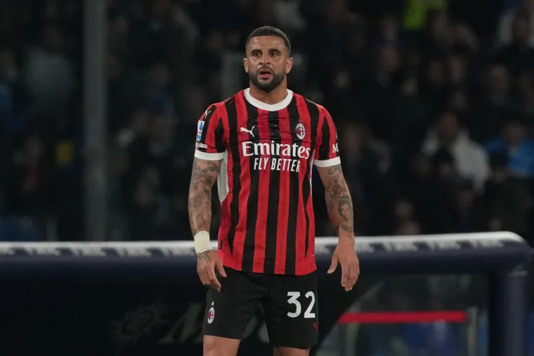 Primjećujete li što bivša ljubavnica najvećeg nogometnog preljubnika ima oko vrata? Ovo mijenja sve