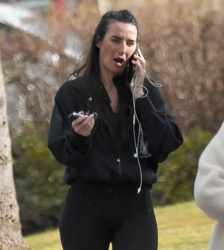 Primjećujete li &scaron;to biv&scaron;a ljubavnica najvećeg nogometnog preljubnika ima oko vrata? Ovo mijenja sve