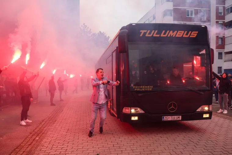 Poseban &apos;tulumbus&apos; je dovezao Zrinku u njen kvart