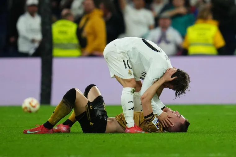 Uhvaćeni na djelu: Evo što je Modrić napravio Sučiću poslije infarktnog okršaja