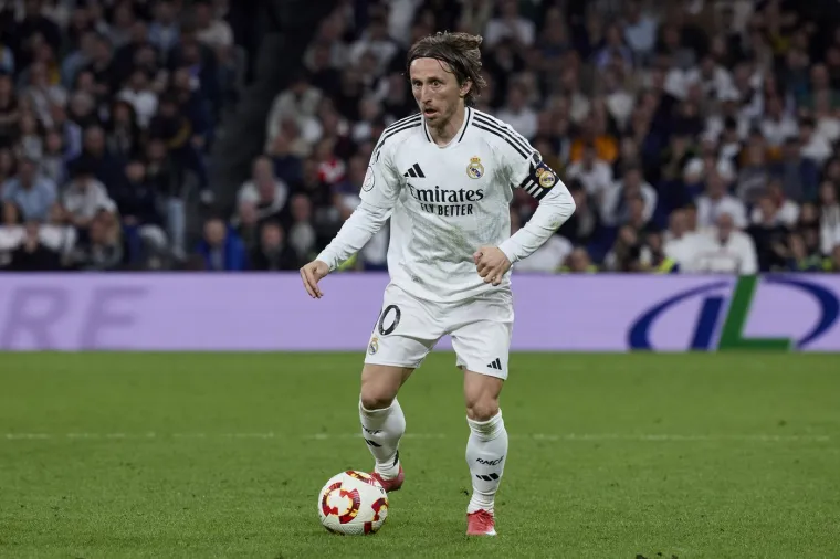 Uhvaćeni na djelu: Evo što je Modrić napravio Sučiću poslije infarktnog okršaja