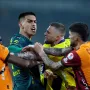 Još jedno od mnogih izmjenjivanja nježnosti između velikih rivala, no pravi kaos nastaje pri samome kraju utakmice.