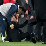 Očito Mourinho ima stisak aljaškog kraljevskog raka jer Buruka su jedva digli s travnjaka