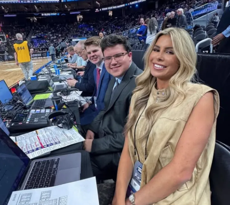 Talia Baie ima već dosta iskustva s pokrivanja sveučilišnih i srednjoškolskih sportskih događaja. Trenutno se nalazi u San Antoniju gdje izvještava za ESPN Gainesville o March Madness turniru koji je došao do Final Four faze. 