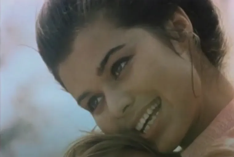 Njeno srce pripalo je kolegi Predragu Petroviću, s kojim je bila u braku do 1984. godine. Iz tog odnosa rodila se kći Bojana Petrović, koja je krenula majčinim stopama i postala poznata glumica. Ipak, unatoč dubokoj povezanosti, brak nije izdržao test vremena. Razlike u karakterima i ubrzan način života udaljili su ih, ali Vlasta je uvijek isticala da su ponosni na svoju kćer i da su ostali u dobrim odnosima.