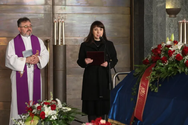 Kolege i prijatelji zavijeni u crno, Sanja Doležal u suzama: Posljednji ispraćaj Marinka Colnaga