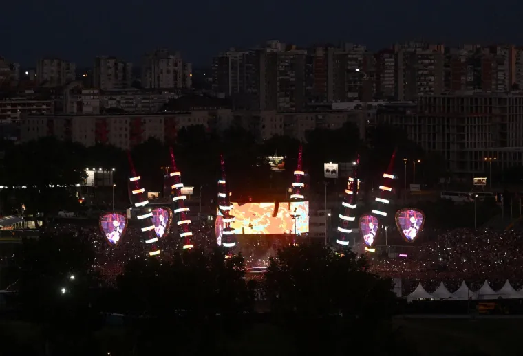 Ovako izgleda 75.000 ljudi na Hipodromu, a na Thompsona stiže njih vi&scaron;e od 500.000!