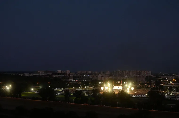 Ovako izgleda 75.000 ljudi na Hipodromu, a na Thompsona stiže njih vi&scaron;e od 500.000!