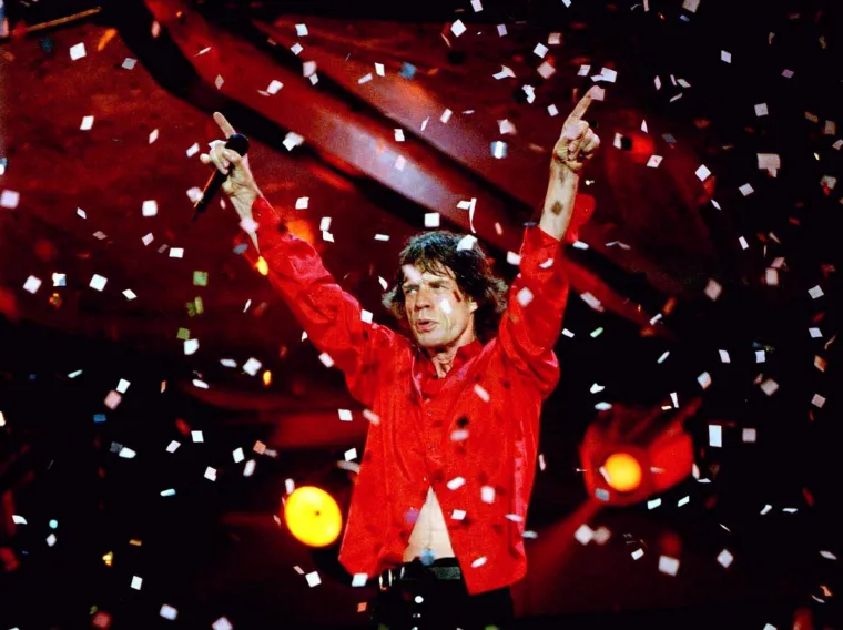  Na svom prvom nastupu u Zagrebu, u sklopu turneje &bdquo;Bridges to Babylon&ldquo;, The Rolling Stones su 1998. godine pred oko 80.000 fanova priredili spektakl kakav dotad nije viđen u Hrvatskoj. Bio je to događaj svjetske megazvijezde na domaćem tlu pred morem odu&scaron;evljene publike.