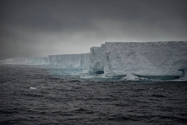 Grdosija putuje oceanom: Omela je brodove, sada prijeti pingvinima i cijelom planetu