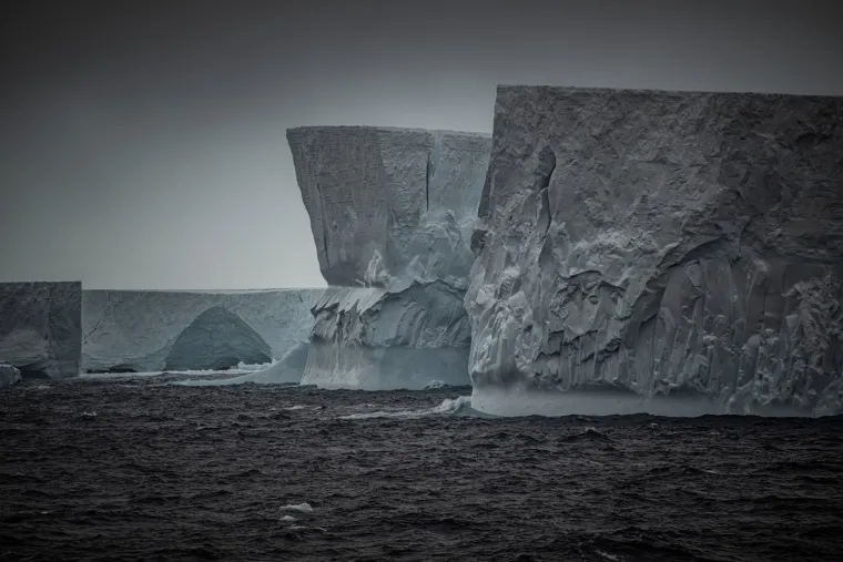 Grdosija putuje oceanom: Omela je brodove, sada prijeti pingvinima i cijelom planetu