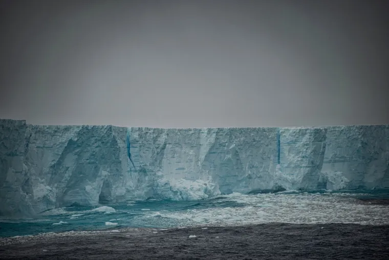 Grdosija putuje oceanom: Omela je brodove, sada prijeti pingvinima i cijelom planetu