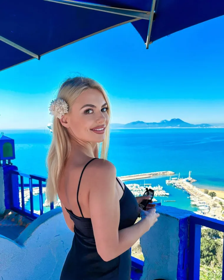 Plavoj ljepotici teško je odoljeti: Je li ona najzgodnija novinarka na Balkanu?