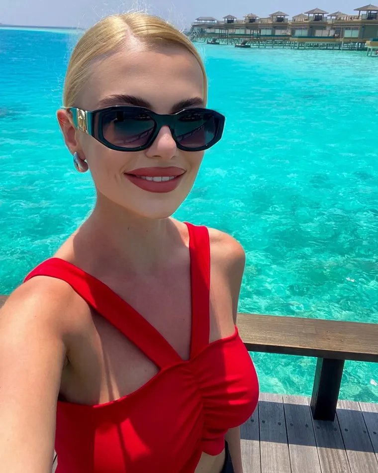 Plavoj ljepotici teško je odoljeti: Je li ona najzgodnija novinarka na Balkanu?