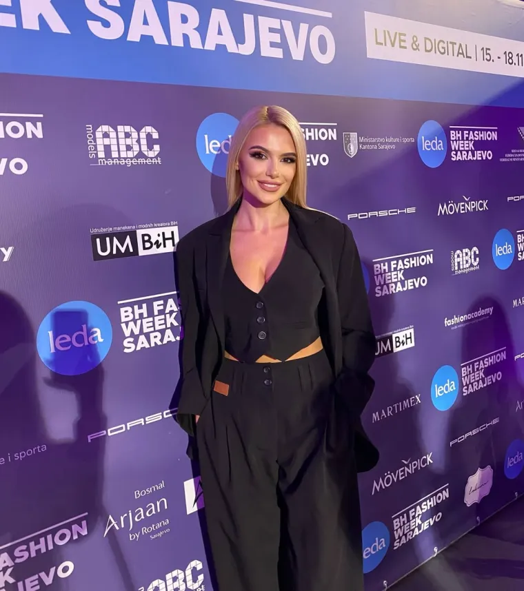 Plavoj ljepotici te&scaron;ko je odoljeti: Je li ona najzgodnija novinarka na Balkanu?