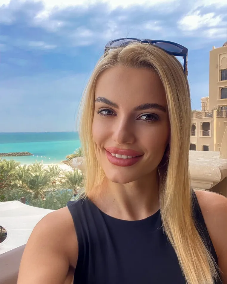 Plavoj ljepotici te&scaron;ko je odoljeti: Je li ona najzgodnija novinarka na Balkanu?