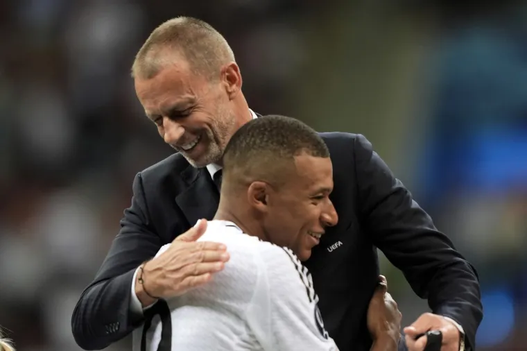 Aleksander Čeferin i Kylian Mbappe