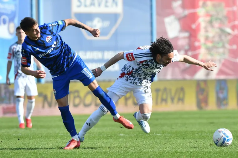 Nije ih bilo cijelo poluvrijeme, a onda zaustavili utakmicu: Pogledajte kakav je šou priredila Torcida