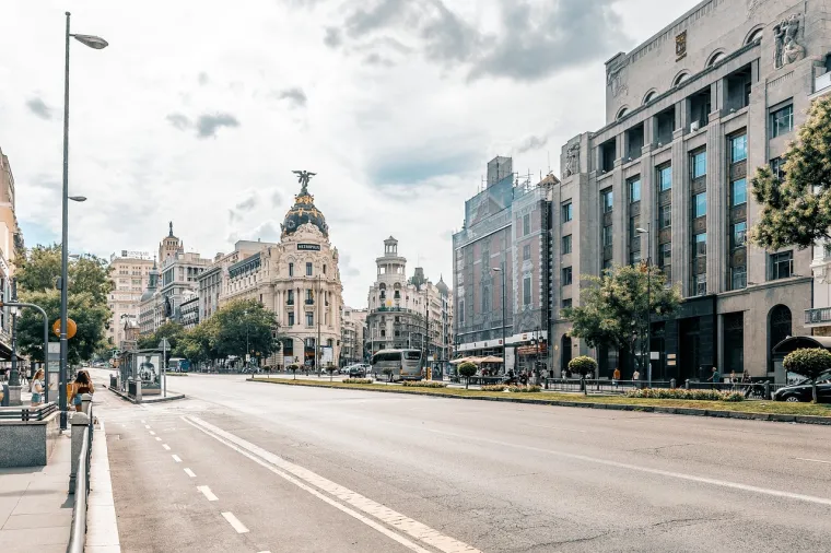 Madrid (Španjolska) – U španjolskoj prijestolnici luksuzna nekretnina za milijun dolara donosi čak 89 kvadrata.