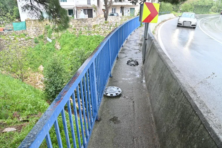 Auto sletio u tunel i zapalio se: Vatrogasci izvukli vozača iz buktinje, bori se za život
