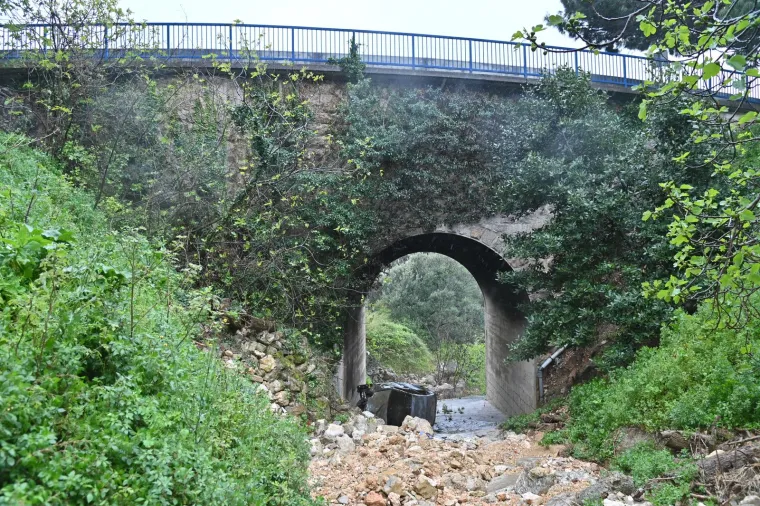 Auto sletio u tunel i zapalio se: Vatrogasci izvukli vozača iz buktinje, bori se za život