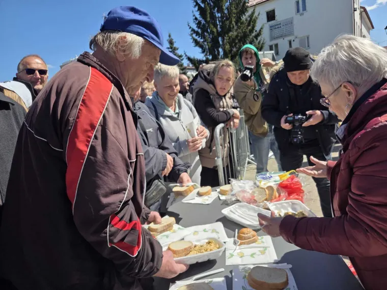 Oroslavčani pokazali &scaron;to znači prava glad: Napravili kajganu od 5000 jaja, masa ljudi do&scaron;la s tanjurom