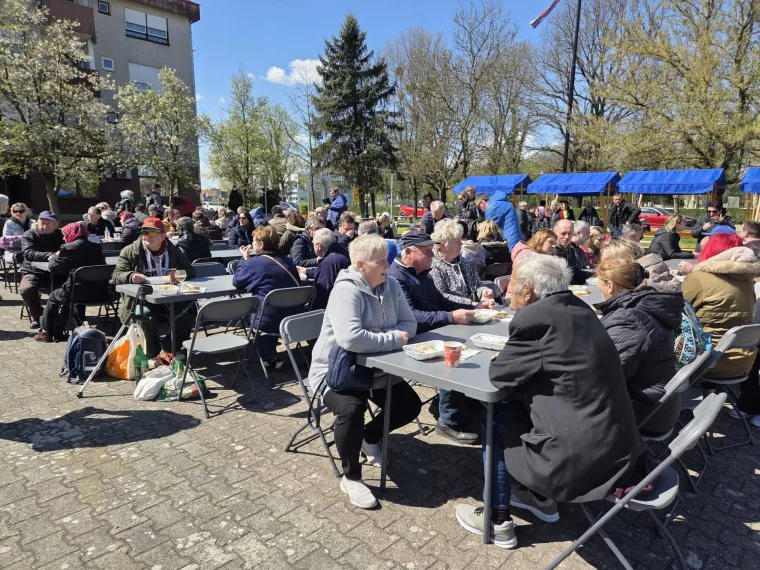 Oroslavčani pokazali &scaron;to znači prava glad: Napravili kajganu od 5000 jaja, masa ljudi do&scaron;la s tanjurom