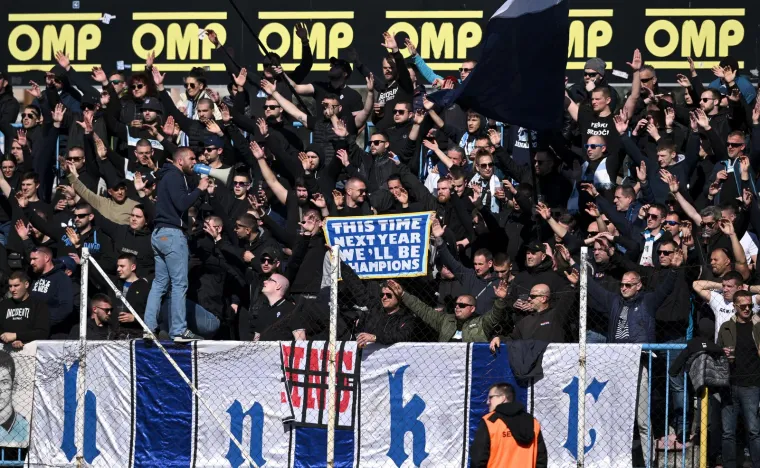 Kao i na svakoj utakmici, ovaj transparent je sveprisutan
