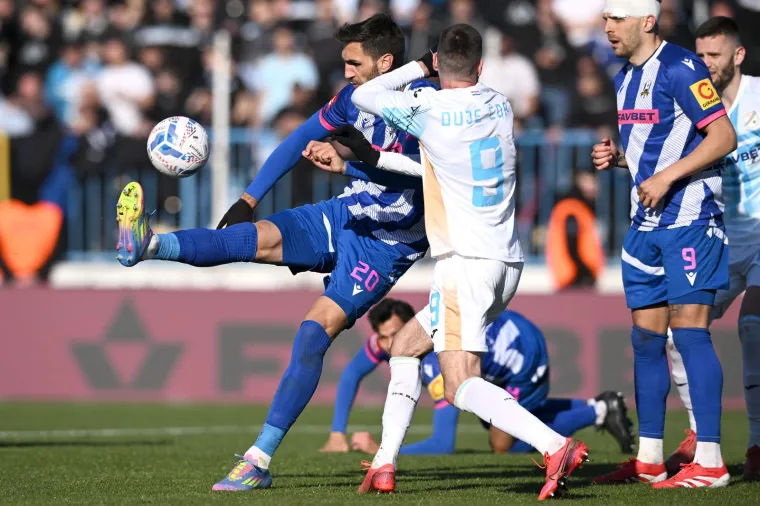 Armada izvjesila znakoviti transparent: Strahuju li hajdukovci od Fruka i dru&scaron;tva?