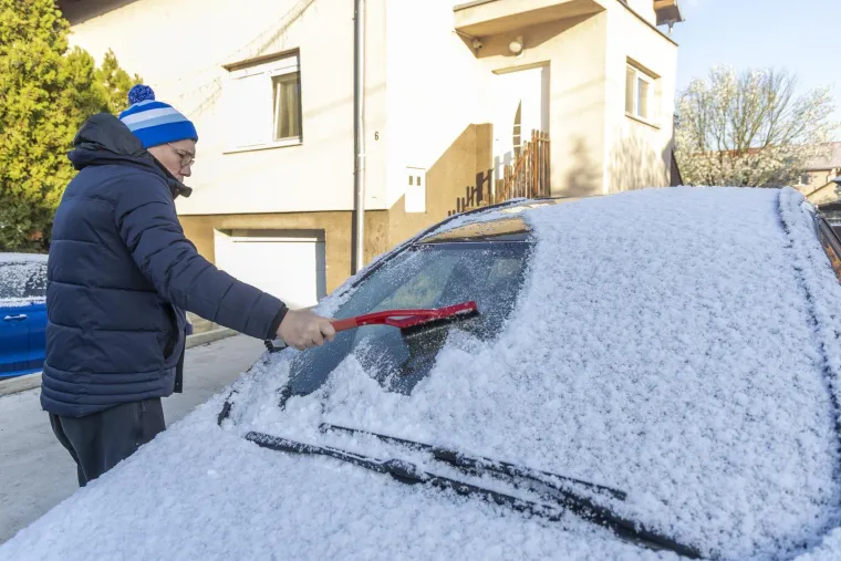 Snijeg u travnju: Pogledajte što su Osječani jutros morali raditi