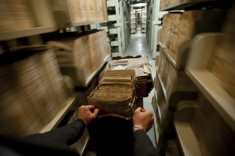 Svatko tko prolazi kroz mračne i uske hodnike u kojima se nalaze stari dokumenti, može imati osjećaj kao da se vraća u pro&scaron;lost i otkriva ključne trenutke koji su oblikovali svijet kakvog poznajemo danas. 