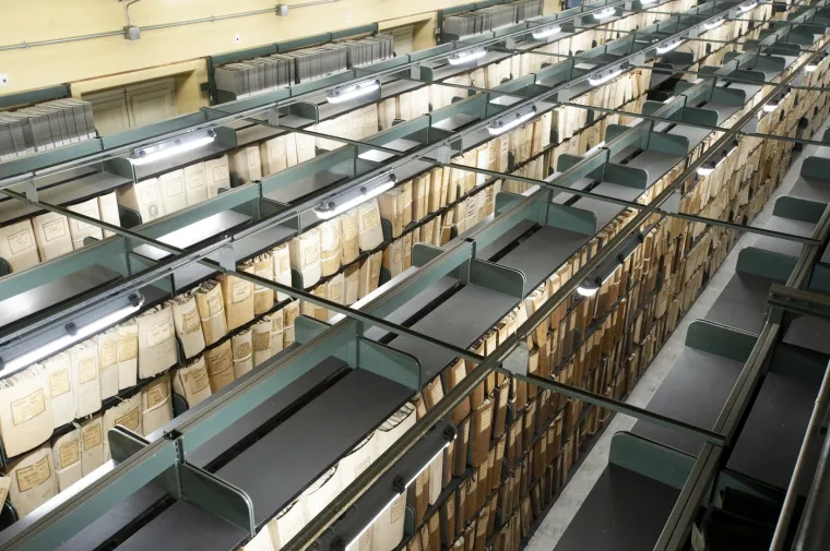 S obzirom na svoju ogromnu i neprocjenjivu zbirku, danas predstavljaju jedan od najvažnijih centara za istraživanje u svijetu. Najstariji dokumenti pohranjeni u ovom arhivu datiraju iz 8. stoljeća, a njihova značajnost čini arhiv ključnim izvorom za proučavanje povijesti Crkve, politike i kulture.