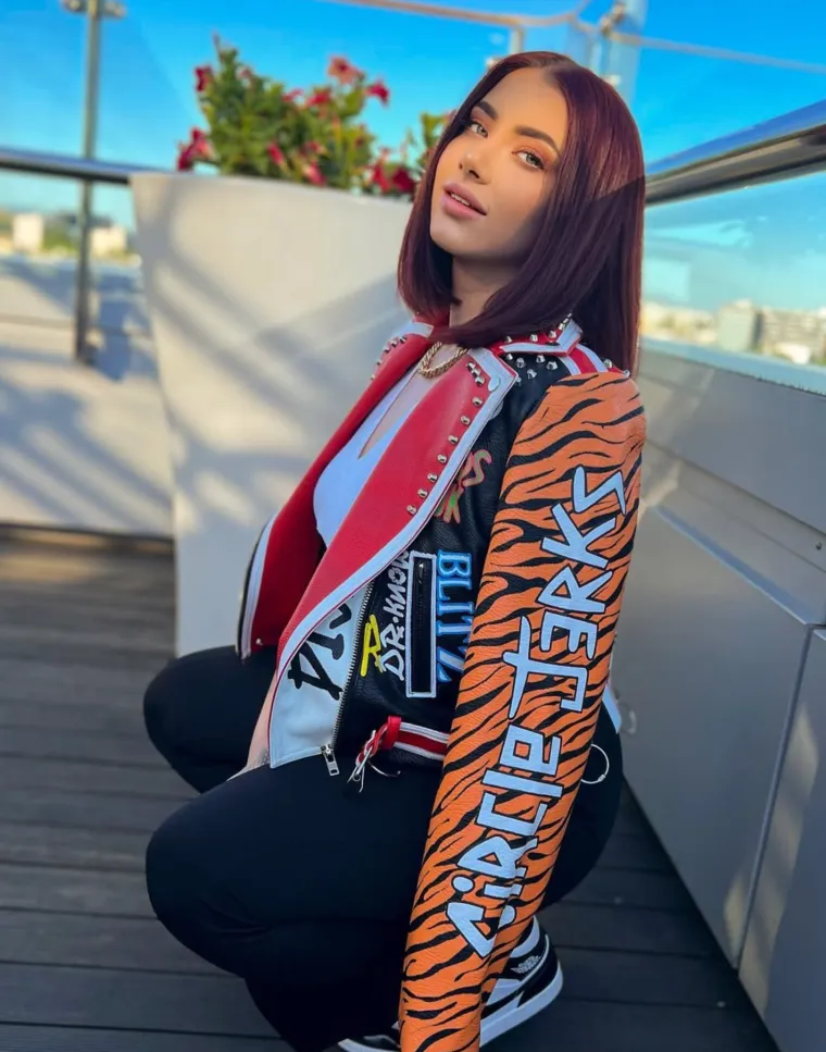 Tko je djevojka iz 'TikTok rata'? Voli silikone, snima za Only Fans i priča o zlostavljanju