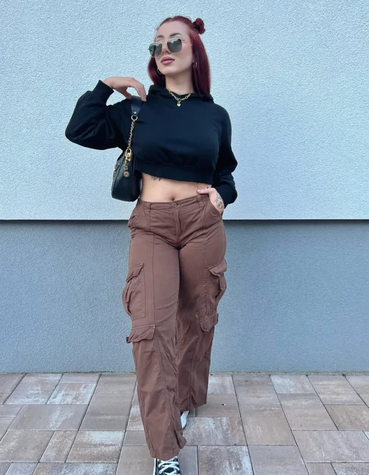 Tko je djevojka iz 'TikTok rata'? Voli silikone, snima za Only Fans i priča o zlostavljanju