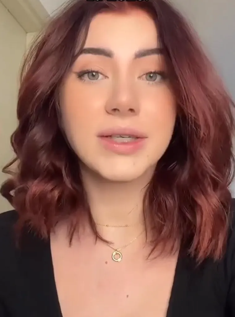 Tko je djevojka iz 'TikTok rata'? Voli silikone, snima za Only Fans i priča o zlostavljanju