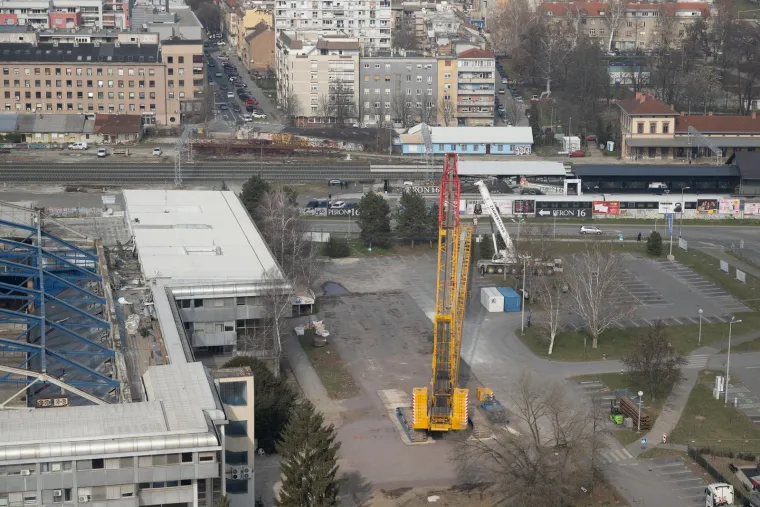 Radovi na Domu sportova u punom jeku, odmah se pojavio problem s gigantskom dizalicom