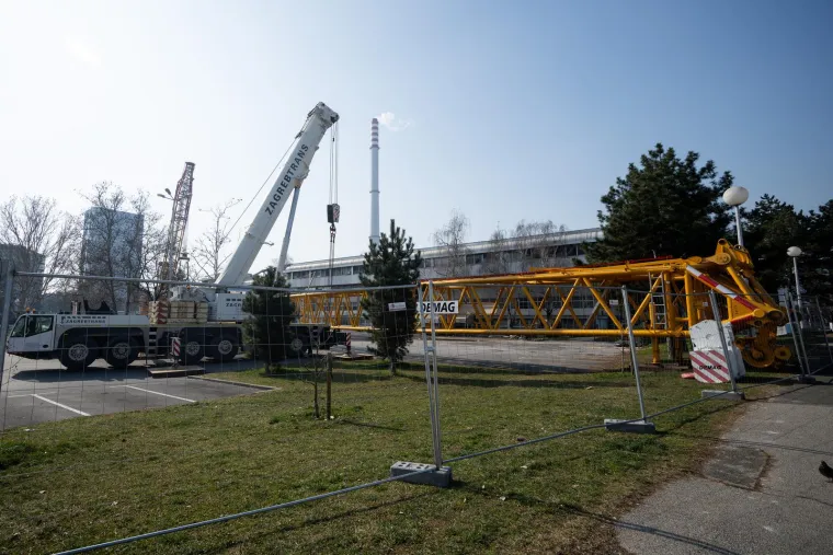 Radovi na Domu sportova u punom jeku, odmah se pojavio problem s gigantskom dizalicom