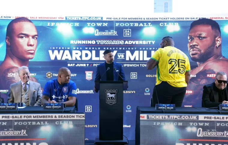 Za&scaron;titari su imali pune ruke posla! Biv&scaron;i Cro Copov protivnik o&scaron;amario suparnika, nastao je opći kaos