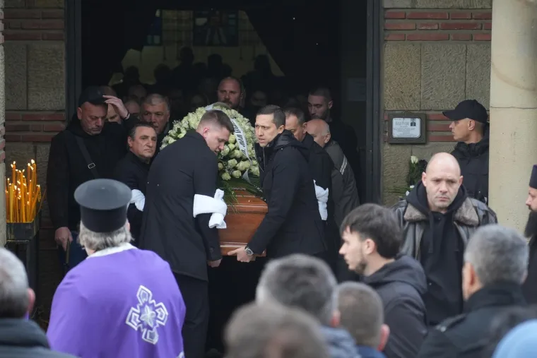 Sreten Jocić nalazi se u zatvoru od 27. travnja 2009. godine kada je uhićen pod sumnjom da je organizirao ubojstvo hrvatskog novinara Ive Pukanića u Zagrebu. Iako je pravomoćno oslobođen te optužbe 2015. godine, već je 2012. započeo služenje kazne zatvora zbog poticanja na ubojstvo Gorana Mihajlovića.
