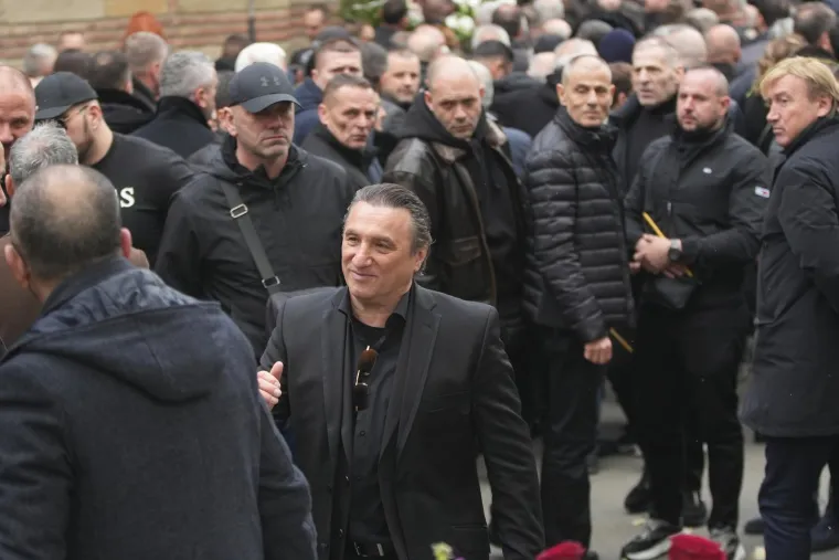 Kao rezultat tog sukoba, ubijeno je više bliskih suradnika Joce Amsterdama – među njima su Srđan Miranović (ubijen u Podgorici), Zoran Golub (u Istočnom Sarajevu) i Uglješa Aranitović zvani Ugo (u Beogradu). U travnju 2008. godine, u zapaljenom džipu pronađena su i tijela Gorana Marića, Jocićeva prijatelja, i Ilije Novovića, kuma Luke Bojovića.