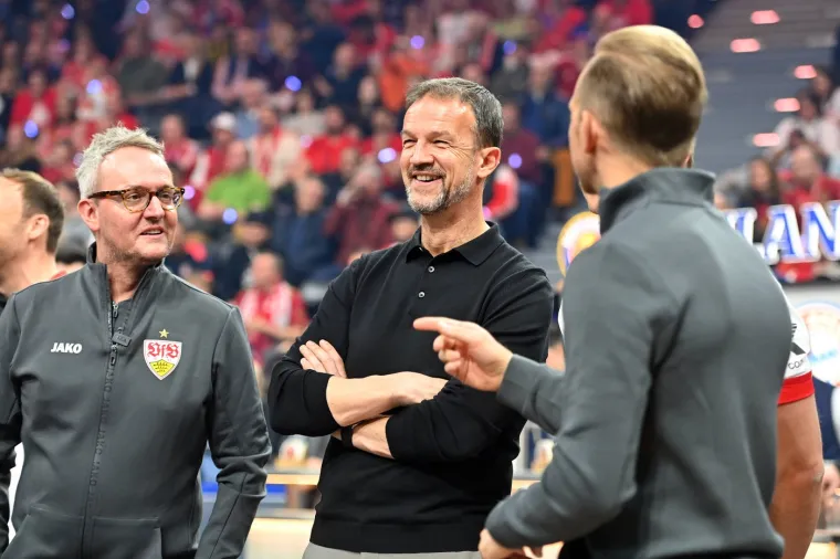 Bobić je rođen u Mariboru, stoga mu hrvatski jezik nije stran. Bobić bi tako kao 'domaći stranac' bio idealno rje&scaron;enje jer ima veliko iskustvo s njemačkim trži&scaron;tem, a najlak&scaron;e bi se od svih stranaca prilagodio hrvatskome nogometu. &Scaron;tovi&scaron;e, Bobić je i igrao za Rijeku pa zna kako di&scaron;e HNL. Ostaje vidjeti je li to dovoljno i može li se prilagoditi na toj užarenoj stolici na Maksimiru premda ima dobre predispozicije.