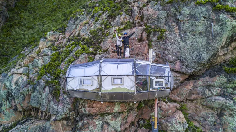&quot;Ovo nije prisilna prodaja. Vlasnici jednostavno žele predati svoju životnu viziju nekome tko će je nastaviti njegovati. Cliff Haven je više od kuće – to je životna filozofija, utočište i primjer kako se može živjeti skladno s prirodom, bez odricanja od udobnosti&quot;, izjavio je glasnogovornik.