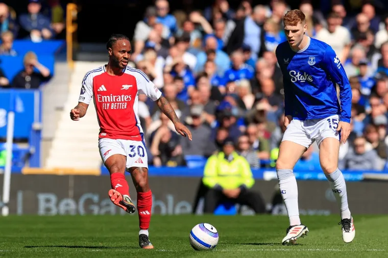 Sterling ima 88 nastupa