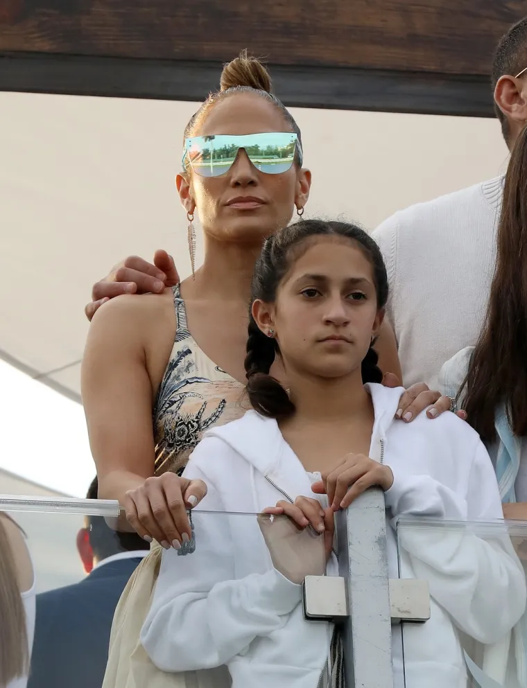 Nerijetko ju nazivaju &quot;ružnom&quot;, &quot;zbunjenom&quot;, pa čak i &quot;sramotom za J.Lo&quot;, što jasno otkriva koliko je okrutna kultura komentiranja poznatih, osobito kad su u pitanju tinejdžeri.